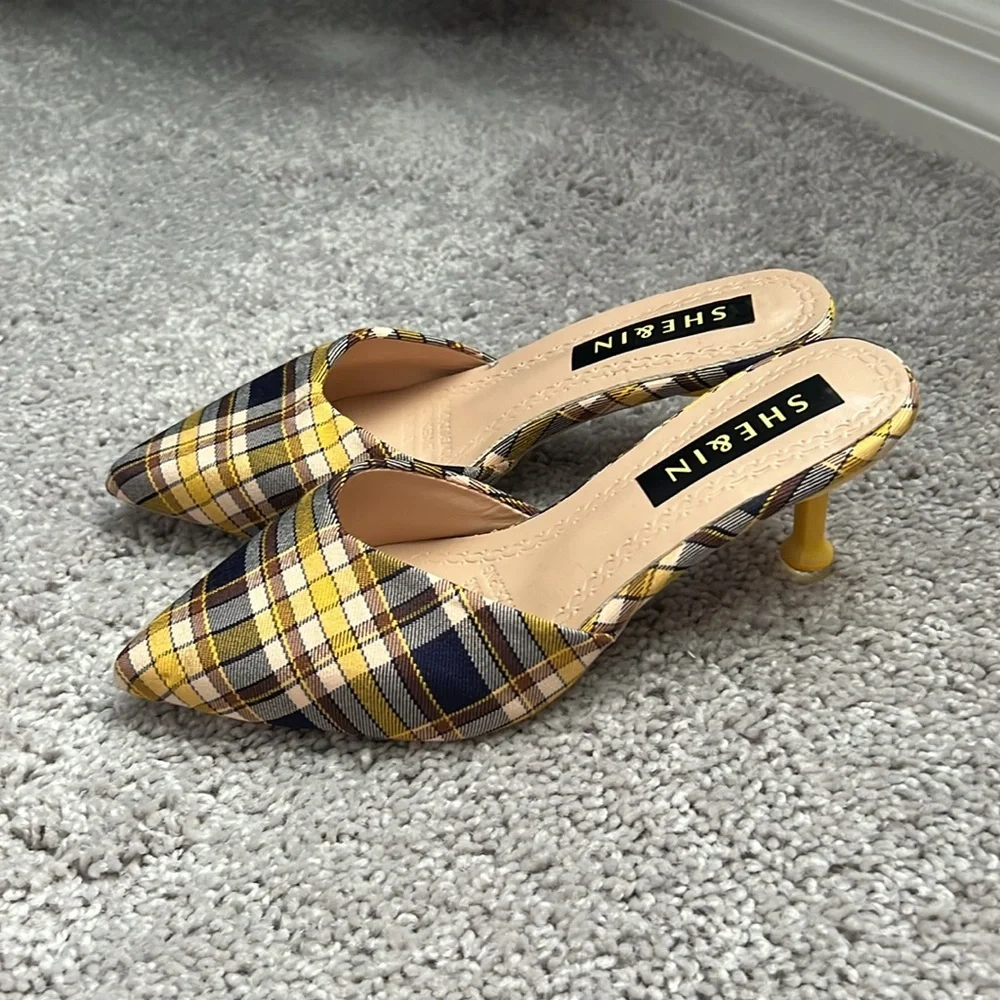 NWOT SHEIN Yellow and Navy Plaid Kitten Heels - Size 5.5 / 6 - Picture 3 of 6